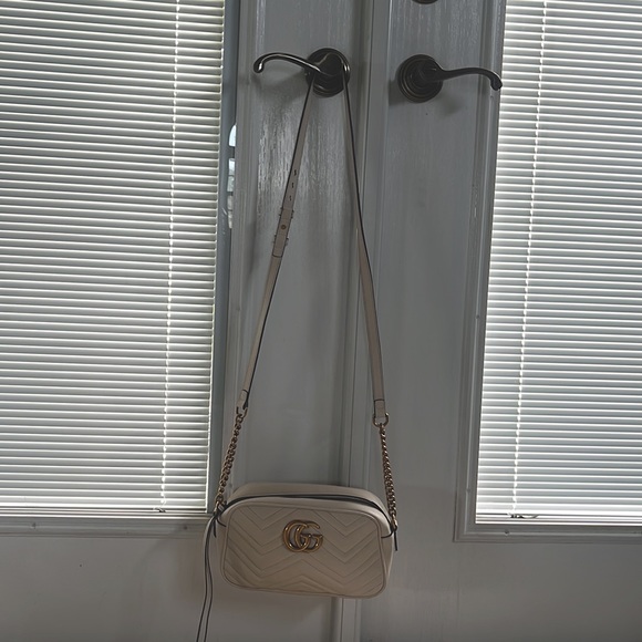 Gucci Marmont Chain Shoulder Bag in Cream - Picture 15 of 16